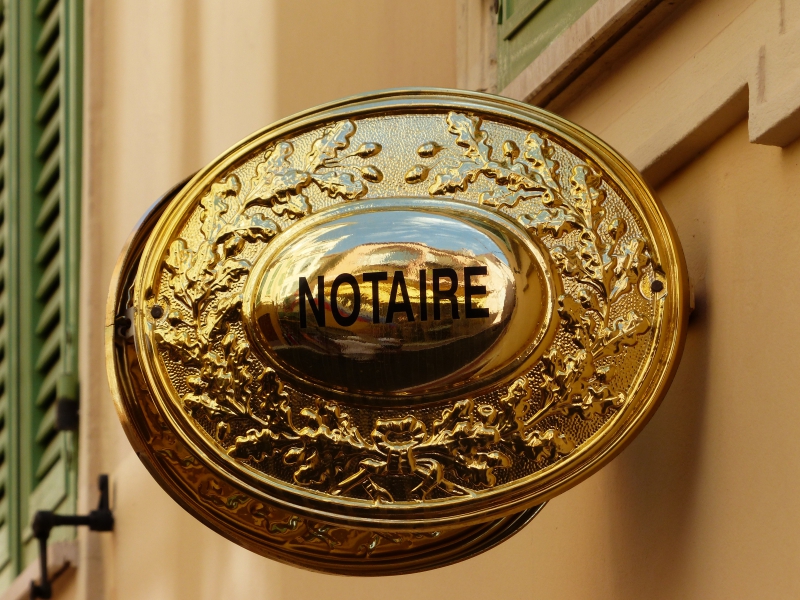 notaire-ST JEANNET-min_advertising-golden-metal-money-lighting-brass-1013060-pxhere.com